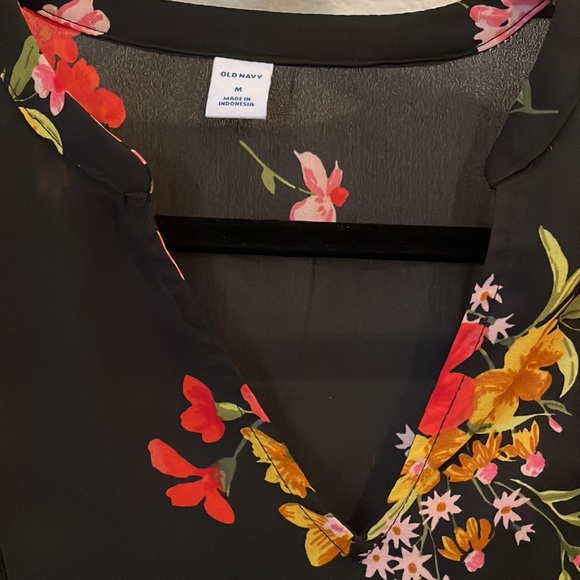 Medium boho floral chiffon-style shirt perfect for the professional bohemian 🥰 - Picture 4 of 6